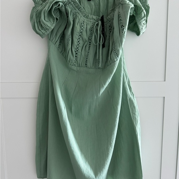 Lulu’s green off the shoulder dress, size L - brand new - Picture 4 of 4